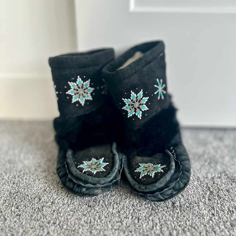 Mukluks Size 8